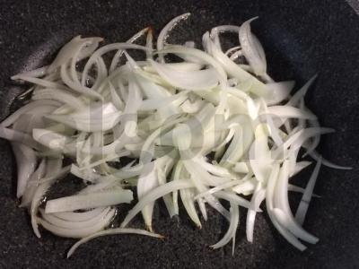 Kepti grybai grietinėlės-sūrio padaže Žingsnis 1