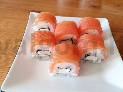 Rulonai „A-la Filadelfija“ su sūdyta upėtakiu pagrindine nuotrauka