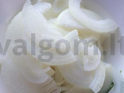 Marinuoti svogūnai Žingsnis 1