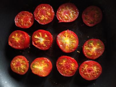 Užkandis su sūriu ir keptais pomidorais Žingsnis 2