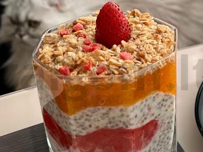 Pudingas su braškėmis, mandarinų ir chia sėklomis pagrindine nuotrauka