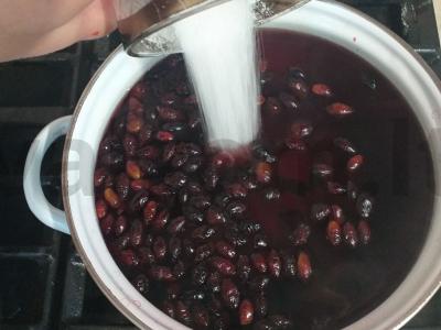 Kvapnus vyšnių ir uogų kompotas Žingsnis 2