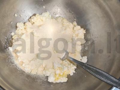 Patingėti varškės virtinukai su grietine ir avietėmis Žingsnis 2