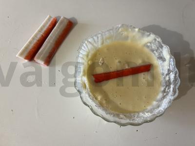 Sultingi krabų lazdelių su traškia plutele Žingsnis 2