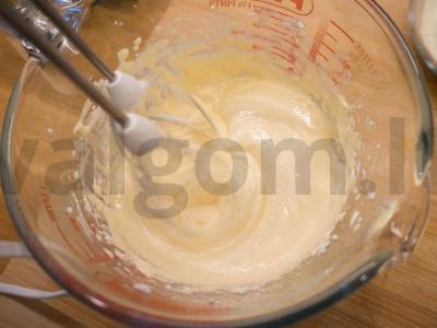 Kavos biskvitiniai pyragaičiai Žingsnis 2