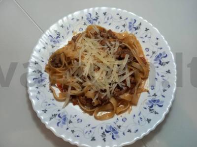 Tagliatelle Bolognese pagrindine nuotrauka