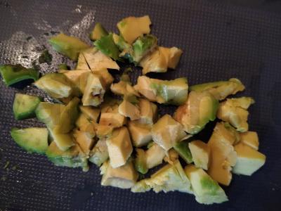 Avokado laivelis su rokforu Žingsnis 1