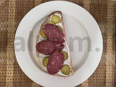 Sumuštinis „Medžiotojas“ su varškės sūriu ir dešra Žingsnis 4