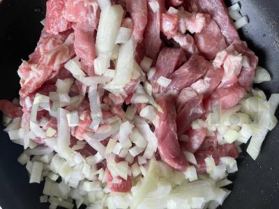 Kiauliena pomidorų padaže Žingsnis 4