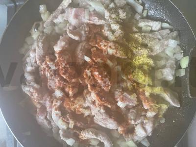 Kiauliena pomidorų padaže Žingsnis 5