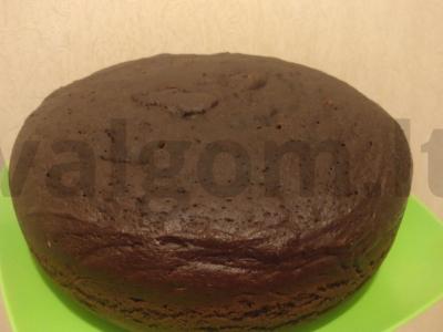 Šokoladinis biskvitas lėtoje viryklėje pagrindine nuotrauka