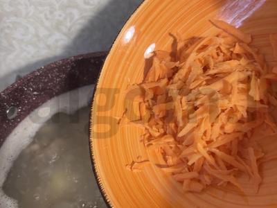 Rūgščiųjų žolelių sriuba iš paruoštos medžiagos Žingsnis 3