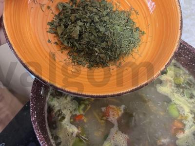 Rūgščiųjų žolelių sriuba iš paruoštos medžiagos Žingsnis 7