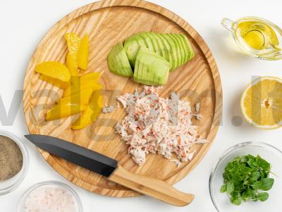 Krabų salotos su apelsinais Žingsnis 1