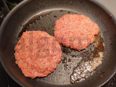 Namų burgeriai su trimis padais Žingsnis 2