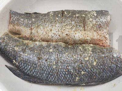 Jūros ešerys grietinės ir garstyčių padaže Žingsnis 1