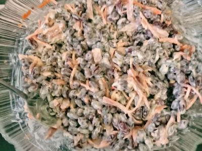 Salotos su pupelėmis, kumpiu ir korėjietiška morkyte pagrindine nuotrauka