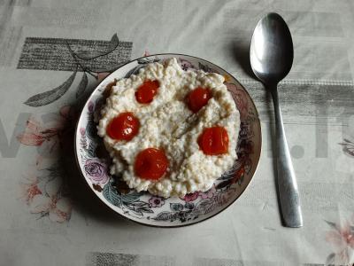 Pieninė košė iš miežių kruopų su džiovintu kumkvatu pagrindine nuotrauka