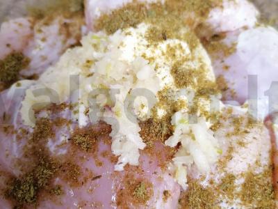 Vištiena, kepta su bulvėmis po sūriu Žingsnis 1