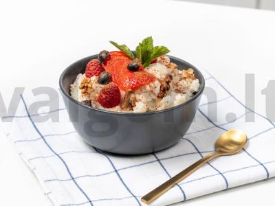 Ryžių košė ant ožkos pieno pagrindine nuotrauka