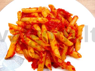 Penne pomidorų padaže pagrindine nuotrauka