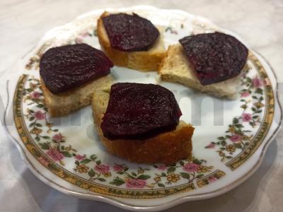 Užkandis su dešra ir marinuotais svogūnais mikrobangų krosnelėje Žingsnis 2