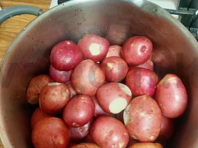 Jaunas bulvės kaimiškai Žingsnis 1