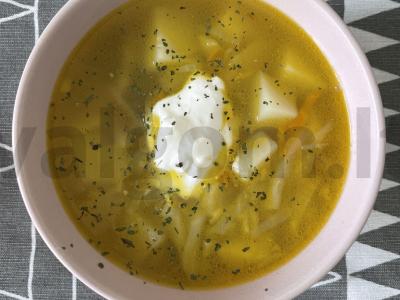 Daržovių sriuba ant jautienos kaulų pagrindine nuotrauka