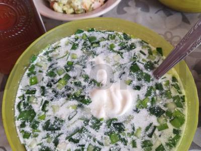 Okroška su dviem svogūnų rūšimis pagrindine nuotrauka