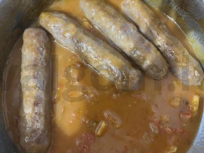 Sultingi kupatai su pomidorais pomidorų padaže pagrindine nuotrauka