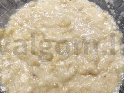 Bananų keksiukas su uogomis Žingsnis 1