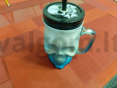 Pieninis kokteilis su bananais, ledais ir kondensuotu pienu Žingsnis 6