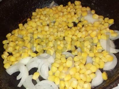 Šiltas salotas su pupelėmis ir kukurūzais Žingsnis 3