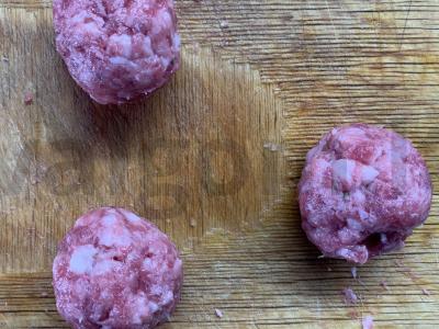 Mėsos lizdai su pomidorais ir svogūnais Žingsnis 4