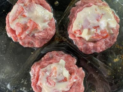 Mėsos lizdai su pomidorais ir svogūnais Žingsnis 6