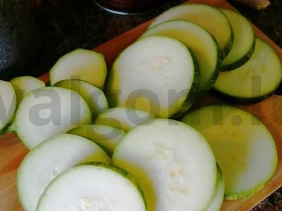 Cukinijos su prieskoniais Žingsnis 1