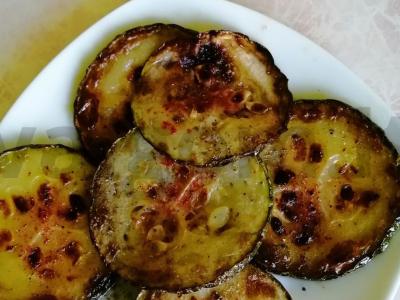 Cukinijos su prieskoniais pagrindine nuotrauka