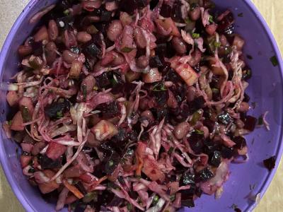 Pupelių ir daržovių vinigretas pagrindine nuotrauka