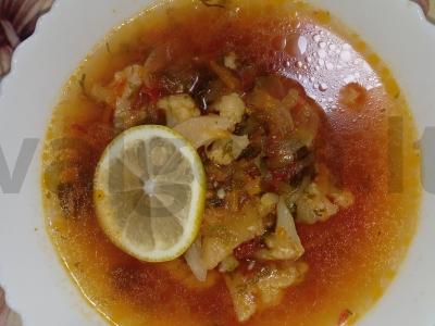 Borsčas su žiedine kopūstu pagrindine nuotrauka