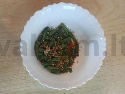 Žaliosios pupelės su sojų padažu ir sezamu Žingsnis 3