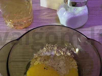 Avižų blynas su dešros, pomidorų ir sūrio įdaru Žingsnis 1