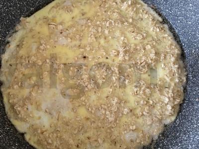 Avižų blynas su dešros, pomidorų ir sūrio įdaru Žingsnis 2