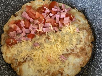 Avižų blynas su dešros, pomidorų ir sūrio įdaru Žingsnis 4