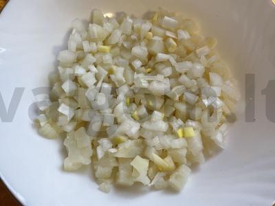 Salotos su marinuotais grybais ir jautiena Žingsnis 1