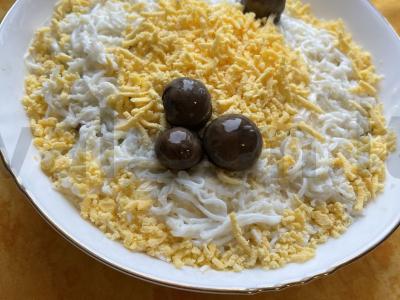 Salotos su marinuotais grybais ir jautiena pagrindine nuotrauka