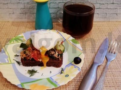 Greitas pusryčių patiekalas su kiaušiniu poše pagrindine nuotrauka