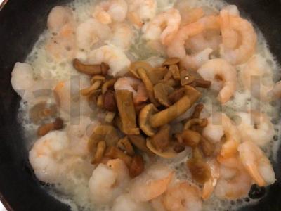 Keptos voveraitės su krevetėmis kokosų piene Žingsnis 1