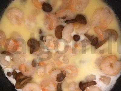 Keptos voveraitės su krevetėmis kokosų piene Žingsnis 2