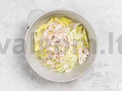 Kopūstų sriuba su cukinijomis Žingsnis 1