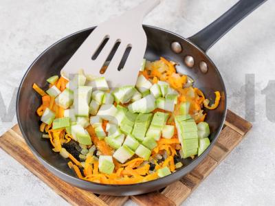 Kopūstų sriuba su cukinijomis Žingsnis 2